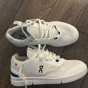 On Running women‘s White and Blue Sneakers